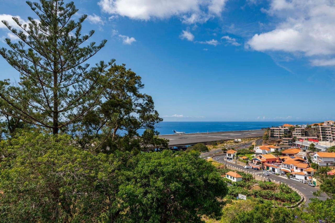 Matur I By An Island Apart Agua de Pena Bagian luar foto
